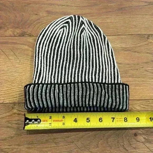 Simply Vera Wang Women’s Black White Stripe Beanie Hat With Cuff Silver Accent - Picture 5 of 7